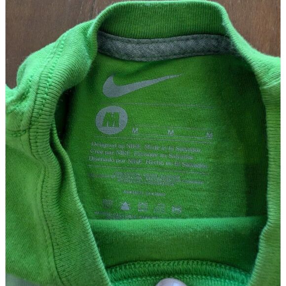 Boys Nike Sorry I Practiced More Than You Black T-Shirt sz‎ M Green - Picture 4 of 4